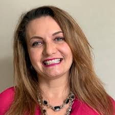 Lynn Molnar's Instagram, Twitter & Facebook