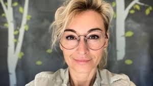Woda z cytryną na czczo jest dobrym sposobem na rozpoczęcie dnia. Martyna Wojciechowska Kossakowski Kabula Wiek Tatuaze