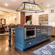 People have definitely been leaning towards a more modern slant on the more traditional kitchen and with that has come beautiful colour combinations. Pin On Graduation Cap Designs