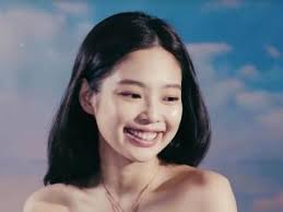 Is Jennie of BLACKPINK teasing a group comeback?