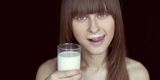 Bila waktu sesuai minum susu ibu mengandung? Kenali Manfaat Dan Bahaya Yang Ditimbulkan Dari Minum Susu Sebelum Tidur Merdeka Com