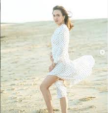 Pemain peran film rasuk itu mengira berat badannya turun usai melahirkan disebabkan pada saat hamil saya rutin olahraga. Hamil 4 Bulan Shandy Aulia Senang Main Di Pantai Dan Hutan Cantik Tempo Co