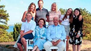 Happy birthday , mette marit tjessem høiby! So Suss Gratulierte Mette Marit Prinz Haakon Zum 45 Geburtstag