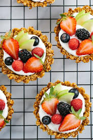 Breakfast Fruit Tart With Granola Crust Jessica Gavin Recipe Yogurt Recipes Yogurt And Granola Eat Dessert