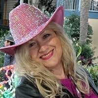 Lana Fink's Instagram, Twitter & Facebook