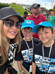 Vehicle descriptions in photo captions