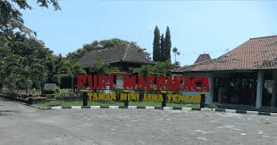 Koleksinya 59.000 buah, terdiri 10 jenis yaitu: Harga Tiket Masuk Museum Ronggowarsito Semarang 2021 Rute Lokasi