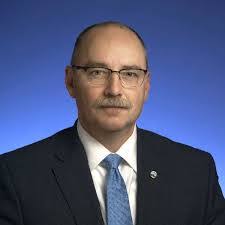 Lee Dotson's Instagram, Twitter & Facebook