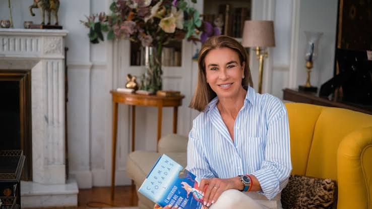 Carmen Posadas: “En el Titanic me habría ahogado seguro. Cuando la situación se vuelve desesperada, los que se salvan son los que están dispuestos a dar codazos, a pasar por encima de la gente. Y a mí eso se me da horriblemente mal” | Vanity Fair