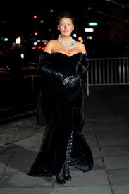 Blake lively fan on instagram: Blake Lively Makes A Glamorous Post Baby Return To The Red Carpet Vogue