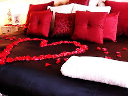 From sweet signs featuring love quotes to pretty pillow shams even if you usually don't make a big deal out of valentine's day, this is definitely the year to go overboard! Romantic Bedroom Decorating Ideas For Valentines Day Novocom Top