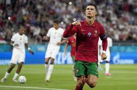 兩球，法國老將本澤馬(karim benzema)也是個人進兩球，最後兩隊平手一起晉級16強。 比賽進行到第26分鐘，穆蒂尼奧(joao moutinho)開球吊到門前，此時洛里斯(hugo lloris)跳起一拳打到達尼洛(danilo silva)的頭，裁判吹犯規. Rvpiyvhklmbbum