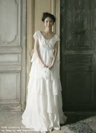 Nur noch das japanische kaiserhaus benutzt die jūnihitoe für besondere anlässe. Floaty Wedding Dresses From Luce In Japan