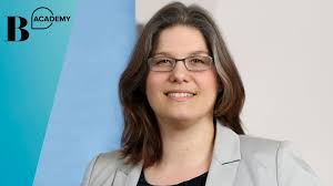 Wie viel ihr haus tatsächlich kosten darf, finden sie durch die ermittlung der maximalen finanzierbarkeit heraus. Podcast What The Finance 29 Immobilien Serie Wieviel Haus Kann Ich Mir Leisten Brigitte De