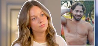 Apparently Love Is Blind's Ben used to give his business cards to girls,  and there's proof