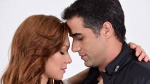 Foto: Na novela 'Amor Sem Igual', Maikitaison/Alberto (Marcelo Baptista) é  segurança do Mademoiselle Olympia Night Club e motorista de Olympia  (Françoise Forton)