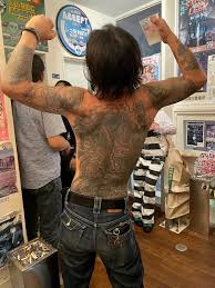 刺青，タトゥー云々、生命保険も入ってるし MRIも大丈夫やったし 仕事も普通にしてるし慣れると そない生活に支障ないけどね〜（笑）