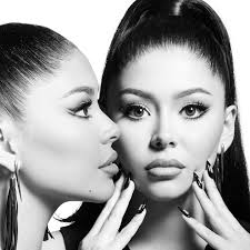 ☁️💙 head in the clouds 💙🌧 self portrait