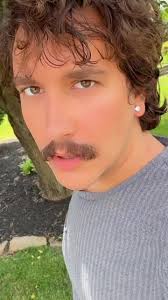 A lip sync that simply needed to be seen at this time 🖤💚 #brat #charli  #lorde #girlsoconfusing #remix #lipsync #fypシ゚viral #music #foryoupage