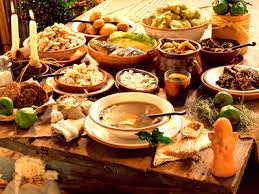 Існує багато традицій, пов'язаних зі святвечором. U Nas Mozhna Zamoviti Stravi Na Rizdvo Zelenij Gaj