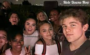 Beautiful family 😍❤️✨ 📷: Sean Ryan Fox