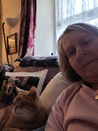 Evening everyone. Another nice day. We went across to the shop this morning  and met some neighbours and dog walker friends that I haven't seen in a  good while. So lovely to