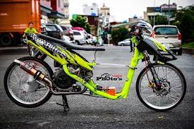 Hingga saat ini, dikelas produk skutik massal entry level, baru honda all new scoopy saja yang menggunakan roda dengan diameter 12 inch. Pin On Ä'am Me Xe Cá»p