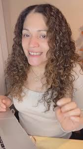 “¡Hola! Soy Fátima Amaya, salvadoreña, mamá y esposa. Llegué a este país  hace más de 30 años con un gran deseo: salir adelante por mí misma. Pero el  miedo, las excusas y el ‘no puedo’ me tenían ...