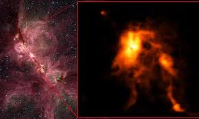 Qué es una "protoestrella"? Una protoestrella es una estrella que recién  comienza a formarse y que todavía está acumulando masa de su nube molecular  madre. La fase protoestelar es la primera en