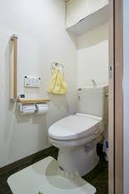 リビングをシアタールームに ホームシアターのある暮らし 以前はトイレドアを開けると進行の妨げになっていましたが 引き戸にすることで動線が良くなりました 老後に備え手摺を付けています トイレ toilet トイレリフォーム 空間デザイン リフォーム