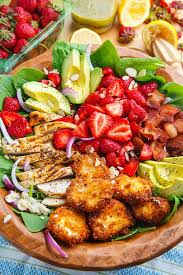 Strawberry And Avocado Chicken Salad With Crispy Fried Goat Cheese And Honey Lemon Dijon Poppy Seed Vinaigrette Rezept Salate Zum Abendessen Leckere Salate Huhnersalat