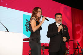 Vídeo | julián weich se encuentra internado por coronavirus. Veronica Lozano Y Julian Weich Conduciendo La Cena Anual De Fundacion Huesped Por Sus 30 Anos Fundacion Huesped