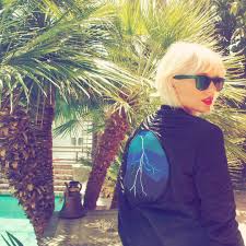 This marks swift's longest known relationship—she had previously dated celebs such as harry styles, john mayer, joe jonas, taylor lautner and jake fellow pop singer ellie goulding introduced her to harris. Taylor Swift Teases A Calvin Harris Project With Her Coachella Outfit Teen Vogue