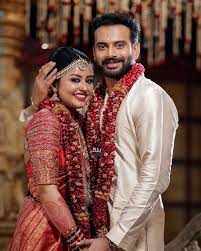 Image May Contain One Or More People And People Standing Indian Wedding Photography Couples Indian Wedding Photography Poses Indian Wedding Couple Photography