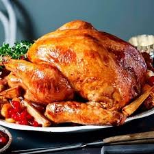 Sé la estrella de las próximas festividades y sorprende a tus seres coloca el pavo en una bandeja para hornear.para que te quede un pavo jugoso, unta un poco de mantequilla, sal y pimienta sobre. Pavo Al Horno Navideno Preparacion Casera Cena De Navidad