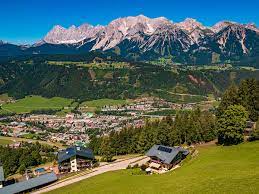 The new yellow gondola installed recently in haus offers easy and comfortable access to the entire lift system. Haus Im Ennstal Busreise Ab 08 10 2021 Felix Reisen