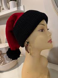 Hi everyone. Has anyone made hats for ICU babies for hospitals. If so whats  the best size machine. And how many rows for a hat Thank you x x