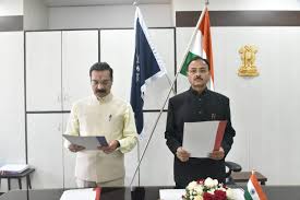 MPSC | नवनियुक्त 2 सदस्यांना MPSC अध्यक्ष किशोर राजेनिंबाळकर यांच्याकडून पद  व गोपनीयतेची शपथ - Vastav Katta