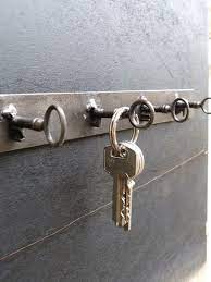 Porte Cles Murale Design Metal Industriel C Est Le Moment De Vous Entrainer A Faire Des Soudures Impeccables Porte Cle Mural Porte Cle Boite A Cles