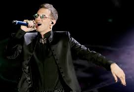 È l'unico ad aver progettato, per ogni ma lauro non solo sa cantare; Achille Lauro Scalza Sanremo E Si Prende La Vetta E L Album Piu Venduto Gazzetta Del Sud