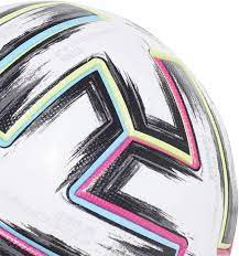 Zu jeder wm oder auch em gibt es einen neuen ball möchtest du einen fußball kaufen, solltest du nicht einfach in ein geschäft gehen und den erste. Adidas Uniforia Match Ball Euro 2020 Weiss Size 5 Amazon De Sport Freizeit