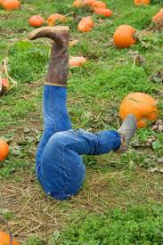 Creative Scarecrow At The Local Pumpkin Patch Halloween Garden Outdoor Halloween Halloween Garden Decorations