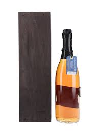 Little book is packaged in a wooden crate with a clear plastic fourth wall (similar to booker's) and a wax capsule, though this is where the similarity to booker's proper ends. Little Book Chapter 2 Noe Simple Task Lot 62900 Buy Sell Spirits Online