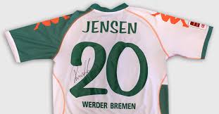 Wähle deine größe und bestell noch heute dein neues werder bremen trikot hier auf unisportstore.de und wir liefern es dir so schnell wie möglich und das. Daniel Jensen Signiert Trikot Aus Seiner Zeit Bei Werder Bremen