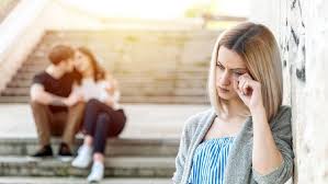 6 pertanda suami anda memikirkan wanita lain, bahkan saat berhubungan intim! Bunda Kenali 7 Ciri Ciri Suami Mulai Coba Selingkuh Dengan Wanita Lain