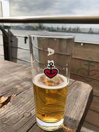 Neue kampagne und außergewöhnliches design bier werbung: Astra Bier Bild Von Astra Biergarten Hamburg Tripadvisor