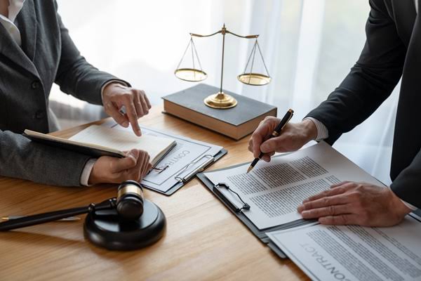 What Is the Difference Between an Attorney and a Lawyer? – Dean Price Law  Springfield, Missouri