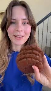 Imogen Ayers's Instagram, Twitter & Facebook