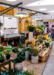 Ein Spaziergang Entlang Der Limmat Zu Den Markthallen Im Viadukt Markthalle Park Cafe Blumengeschaft