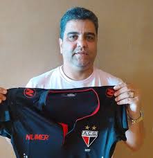 A dragão tv preparou este vídeo com as primeiras imagens do atleta com a camisa do atlético goianiense!. El Atletico Goianiense Tiene Nuevo Entrenador